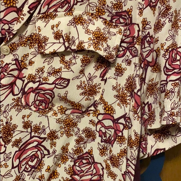 Floral button up blouse - Picture 2 of 3